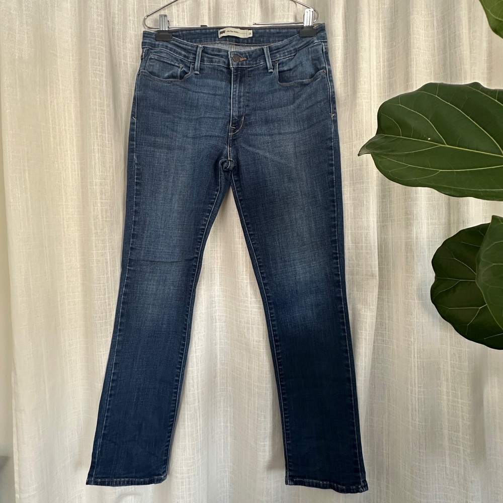 Levi’s Mid Rise Skinny Jean in Dark Wash
